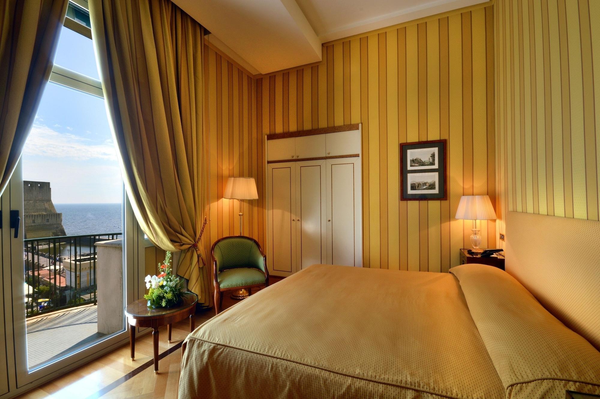 Grand Hotel Vesuvio Napoli Camera foto A room at the Hotel Excelsior