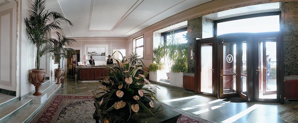 Grand Hotel Vesuvio Napoli Esterno foto Lobby
