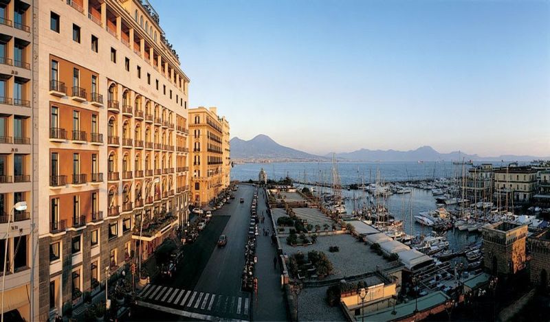 Grand Hotel Vesuvio Napoli Esterno foto View of the port of Naples