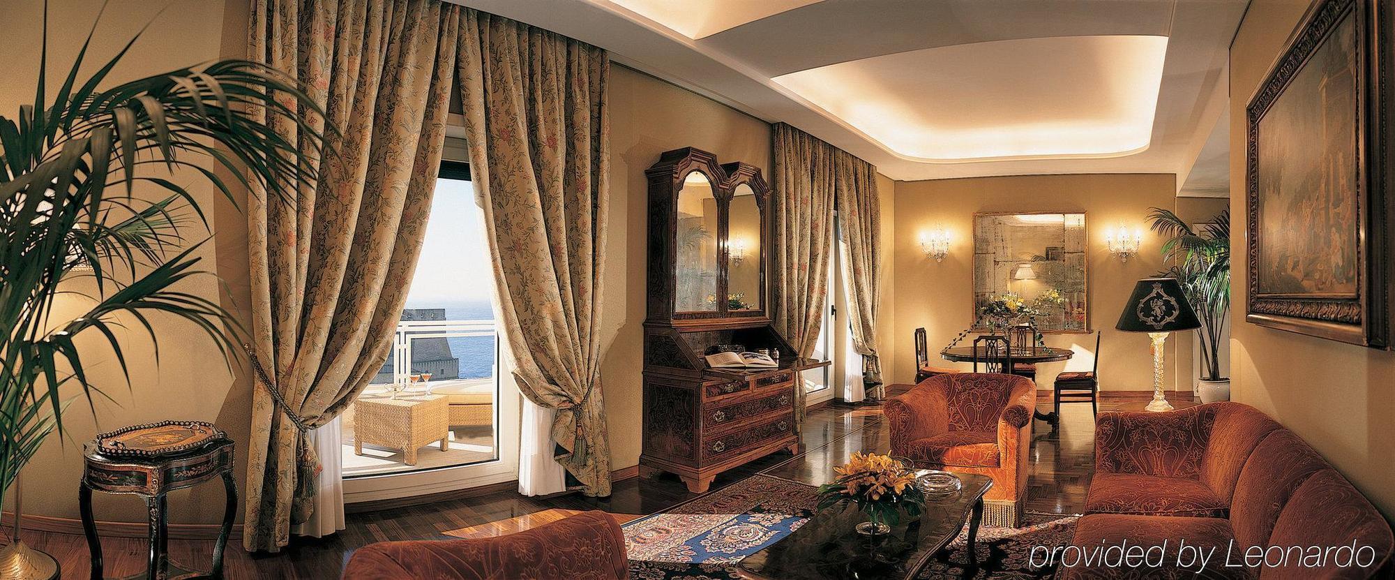 Grand Hotel Vesuvio Napoli Camera foto A suite at the hotel