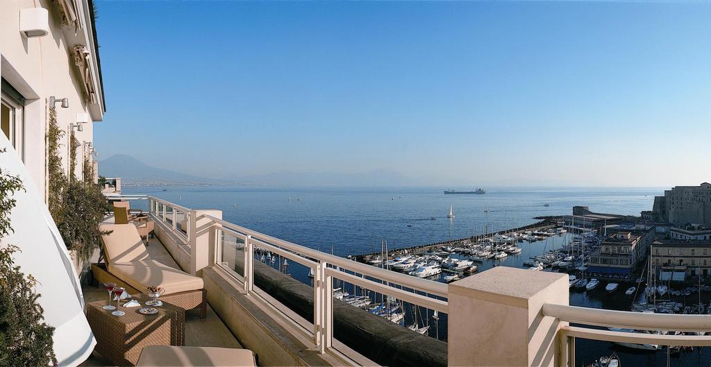 Grand Hotel Vesuvio Napoli Esterno foto View of the port of Naples from the hotel