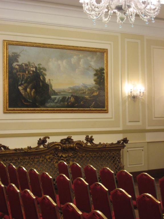 Grand Hotel Vesuvio Napoli Esterno foto The interior of the theatre