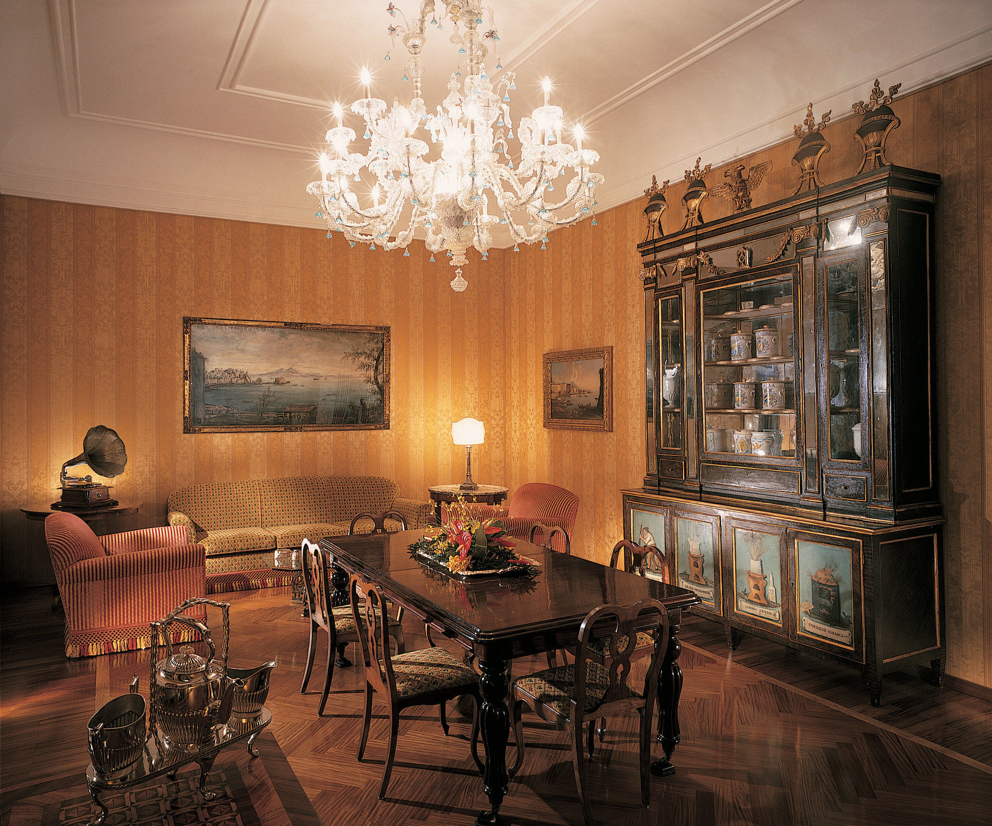 Grand Hotel Vesuvio Napoli Camera foto A room in the Palazzo