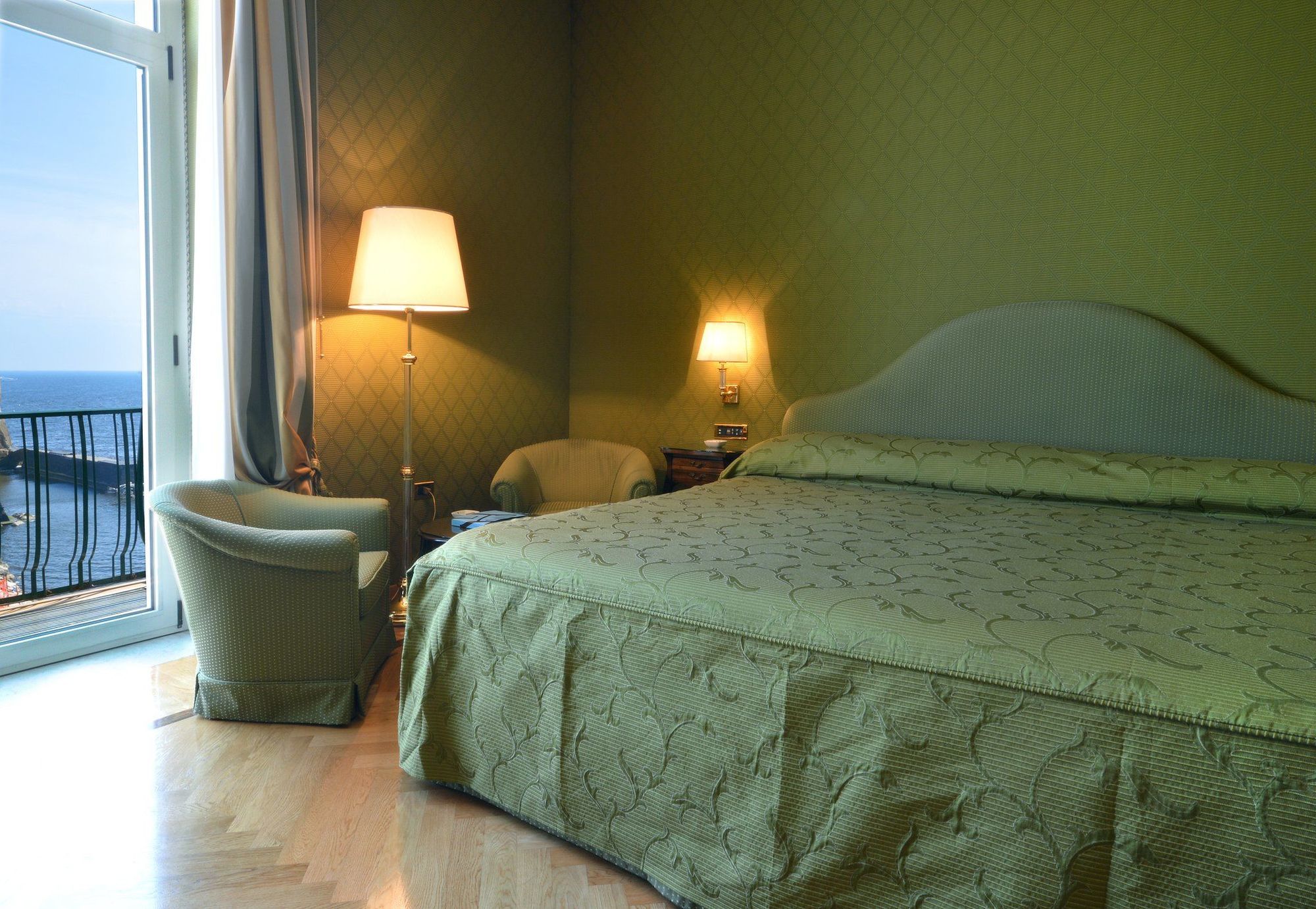 Grand Hotel Vesuvio Napoli Camera foto A bedroom