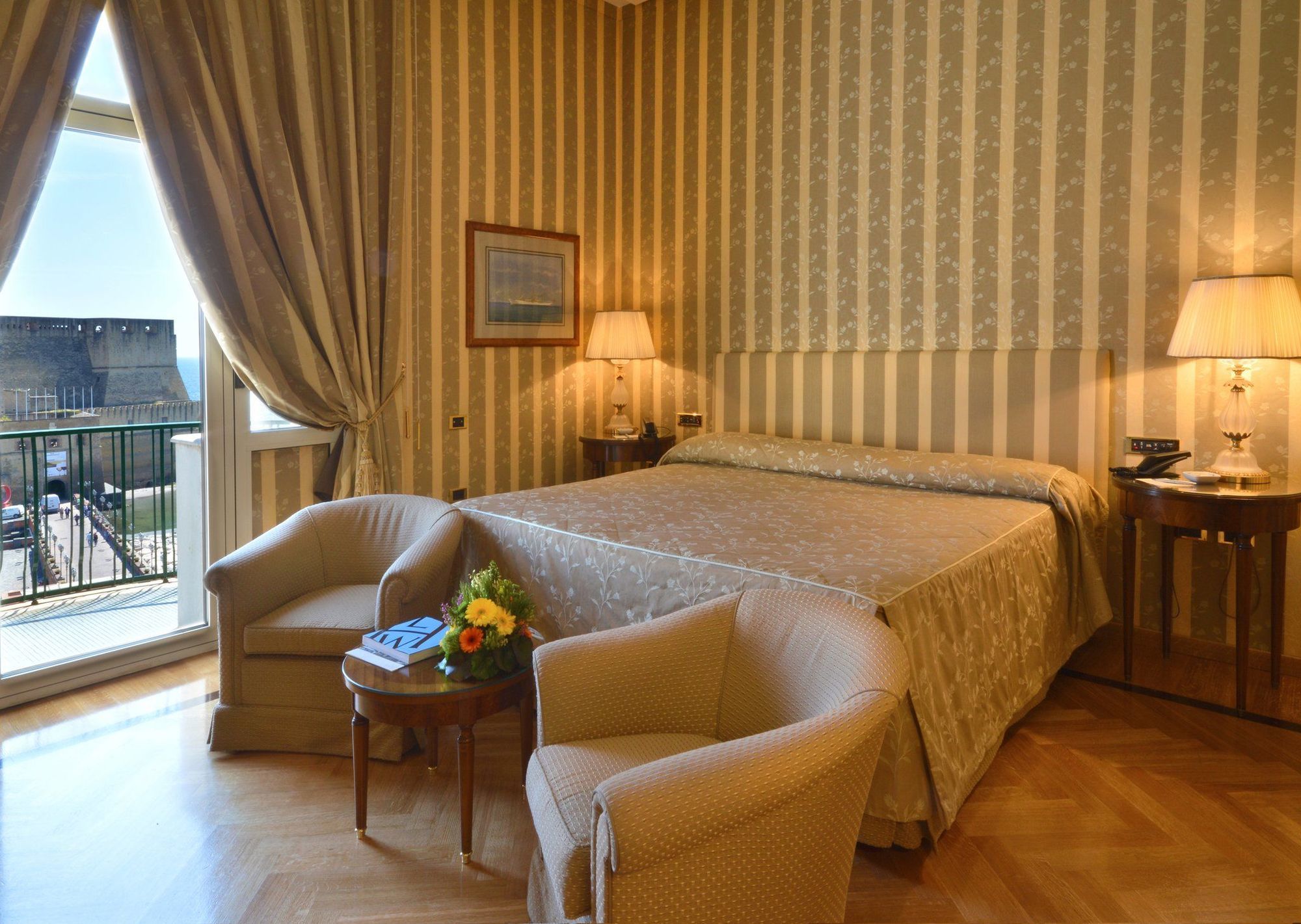 Grand Hotel Vesuvio Napoli Camera foto A room at the hotel