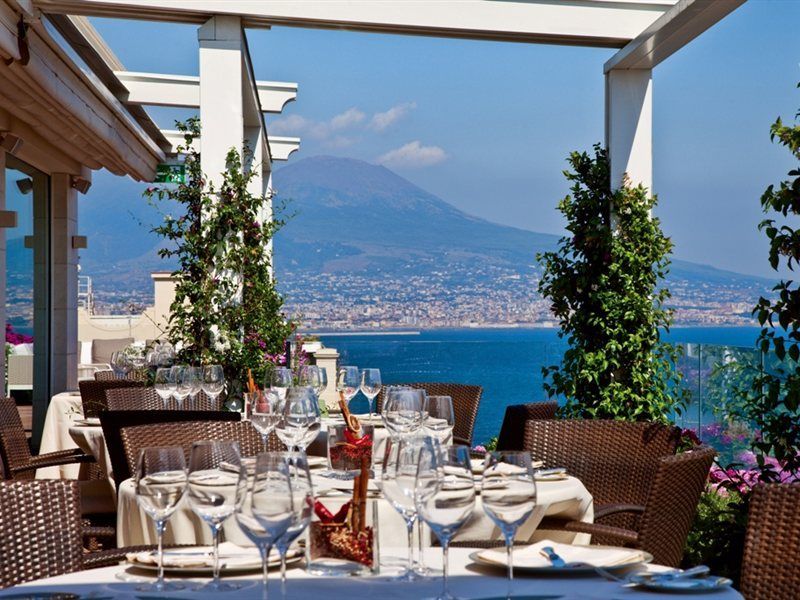 Grand Hotel Vesuvio Napoli Esterno foto View of Vesuvius from the hotel