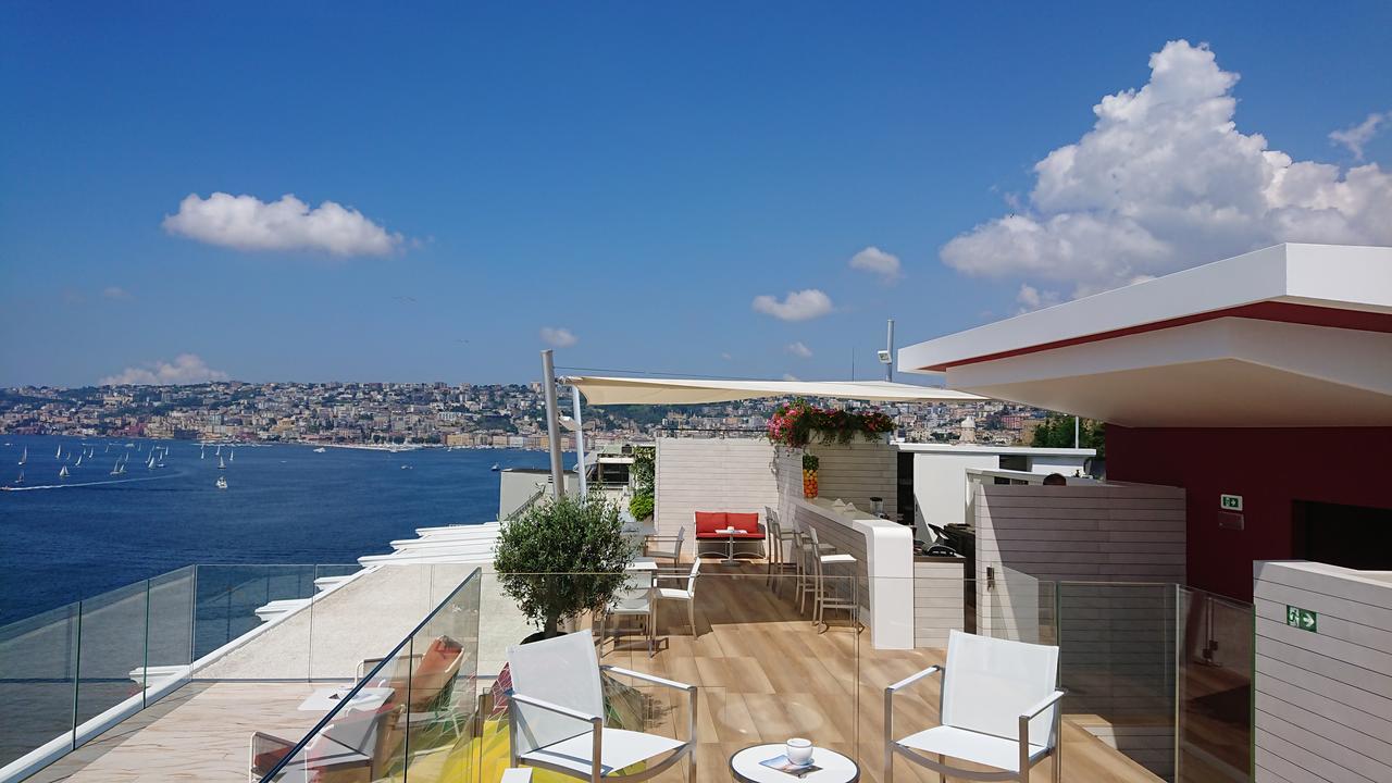 Grand Hotel Vesuvio Napoli Esterno foto The rooftop terrace