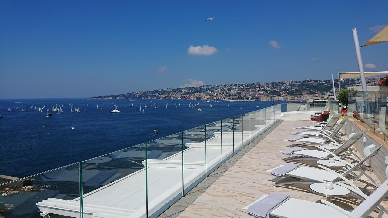 Grand Hotel Vesuvio Napoli Esterno foto View of the Mediterranean from the hotel